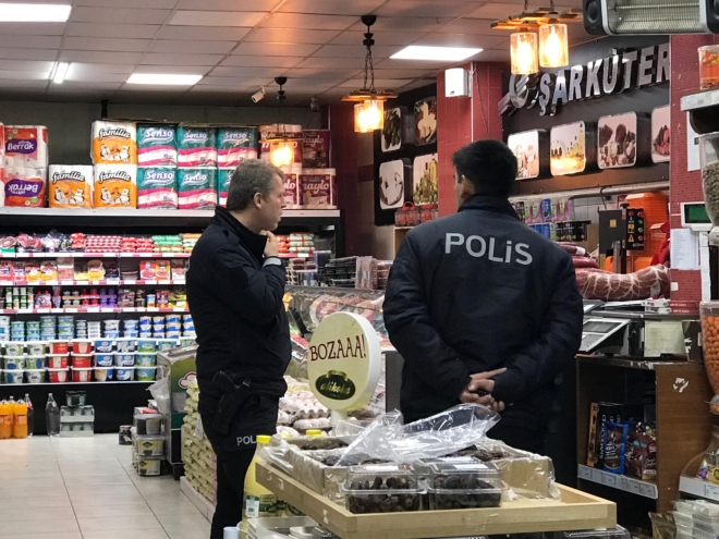 Akyazı ilçesinde bir markette