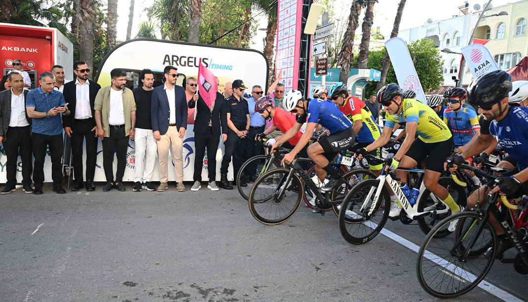 580 sporcu Kemer’de pedal