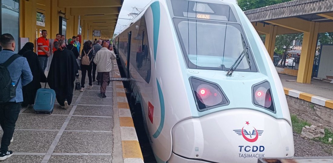 Milli elektirikli tren yarım