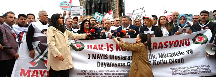 HAK-İŞ Taksim anıtına çelenk