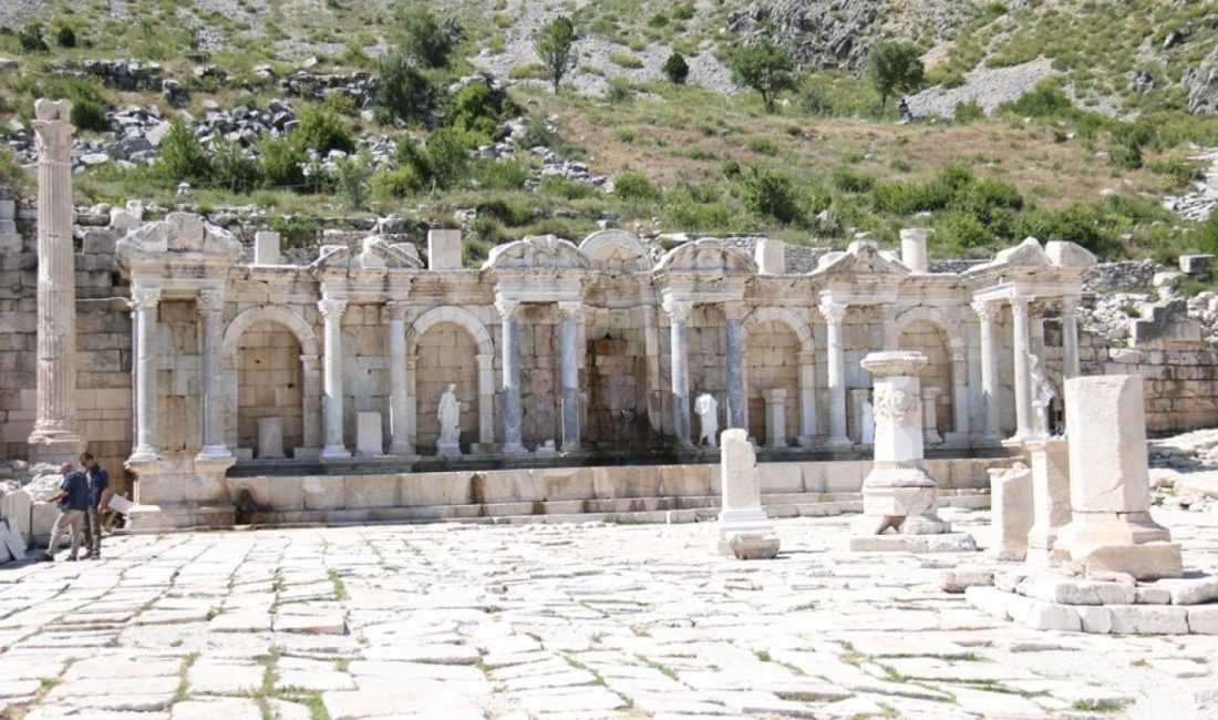 Bulutların arasındaki Sagalassos Antik