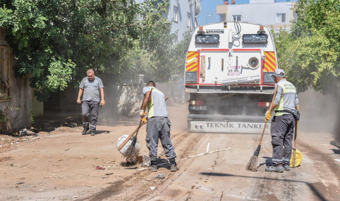 Antalya’da 2 Çöp Ev’den,